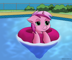risckespot:  Pinchy takes a dip in a pool, slowly floating away the day in quiet bliss. Next up think I’ll get in some Silver Spoon and Diamond Tiara.  &lt;3
