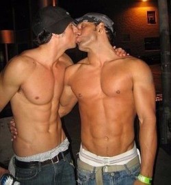 glad2bhere:  hot guys kiss…..