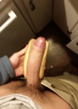 str8service: straightguynaked:    Straight Guys Naked | Hard Uncut | Men Masturbating | Big Dick |Straight Friends | Videos | Thick | Pubes | Hairy | Best Gay Porn Sites    I’d eat at this hotdog stand everyday. Thanks to he previous poster(s). 