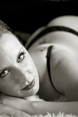 seduceanerd:  some of my boudior shoot~seductress  Wow!
