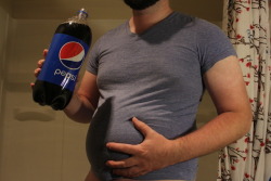 samrawkwell:  Another soda bloat, my usual 2 Liter this time.  I used to be able to do a whole one no sweat, now I usually tap out around ¾ through.  Trying to build my capacity back up though…