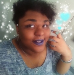 the-goddess-of-cupcakes: some-call-me-cupcake:  what im looking like this ThanksgivingIdk why I have so much blue  Put this here for a bit  you are so pretty, Lee &lt;3