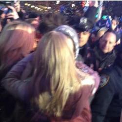 pinklover9912:  towritebeautifully:  jelena-yeah:   Taylor and Harry share a New Year’s kiss!  Watch and learn Jelena. Watch and fucking learn!   I had to reblog cause of that comment lmfao  OMG the jelena comment:) hard not to comment! It’s true