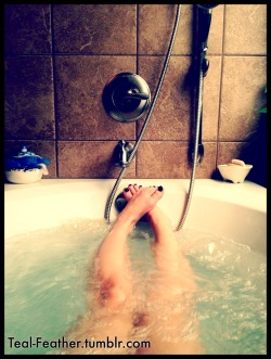 teal-feather:  Chillin’ in my Granny’s tub after a back injury. 