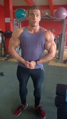 keepemgrowin:  Huge quads, freakishly hot biceps… oh, hell yes!deadlifts-and-derrida:  If you give him a kiss, other parts of him will grow.