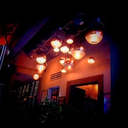 #light #lamps   Practicing our #artistic #photography skills using our #xperia phones  (at Club Street)