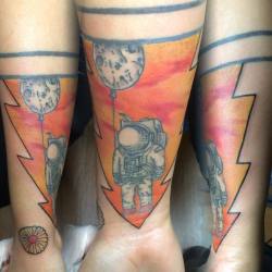 #crepúsculo #tattoo #tatuaje #tatu #ink #inked #inkup #inklife #brazo #space #orange #naranja #astronauta #espacio #planeta#Venezuela #lara #barquisimeto #gabodiaz04