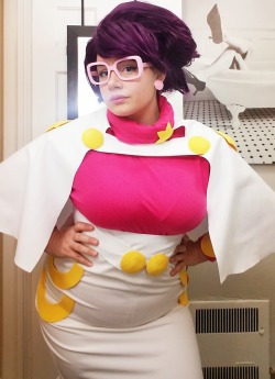 acerotiburon: Finished my Wicke cosplay for Colossalcon. Even have a bathingsuit version for the hot tub bar. It’s my first time styling a wig like this. I’ll give it a C+