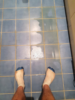 mrwetmess: Flooded The Bathroom!Reblog if you’d like the video that goes with it! ;)
