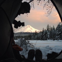 northvibes:     lindenfern:  The perfect scene to wake up to on the last day of 2014. (at Trillium Lake, Oregon) Linden   Fern &amp; UnModernman  