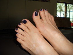 I really think thatÂ my toes lookÂ really, really look good here (this photo is without the flash).Â  So good that I let hubby end his orgasm drought with them.Â  If you had been staring at them on the dash for 110 miles, would you rather have them in