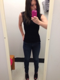 brittanybroken:  Dressing room mirrors make you look so thin!  Submit your own pics on Kik or Snapchat to fyeahcellpics