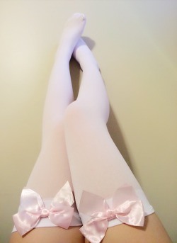 oohkittenbaby:  httpkitsune:  I feel most powerful in lingerie and thigh highs  ♡    ^^^ me too 