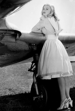 vintageeval:  Veronica Lake in I Wanted Wings, 1941
