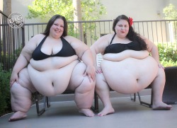 ussbbwlover:  bigcutieellie:  Check out my favorite photos from my current update at: www.ellie.bigcuties.com.  Come and see all of the fun my fellow cutie Trysta and I have by the pool!  Look at our amazing tummies!!! I love it!!!   Ellie.bigcuties.com
