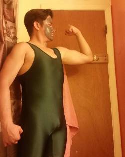 thesidekink:  Wore a singlet to the gym today. Thoght i looked quite sexy afterward  Excuse the beauty mask.   #gaykink #singlet #singletfetish #gayspandexfetish #spandexbulge