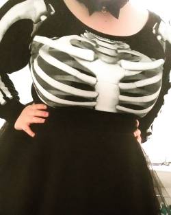 kittensplaypenshop:  voluptuous-violet:  My Halloween inspired outfit for Bluewater today! :D   Had pretty good reaction to it, despite me being a little shy about it at first.   Croptop from @killstarco  Tulle from Soho Girls.  Collar from Kitten’s
