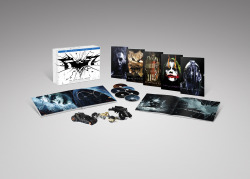 The Dark Knight Trilogy Ultimate Collectors Edition Blu-ray set.  Kíváncsi vagyok ilyen lesz-e nálunk! :D