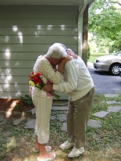 leen-likacholo:   btwfoundation:  my grandparent’s 60th wedding anniversary. my grandfather had alzheimer’s. he didn’t remember his children, his home or anything else, but as bad as it got, whenever he saw my grandmother he would say, ‘look