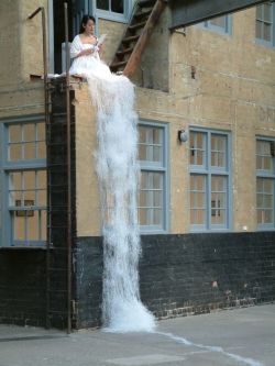 ollebosse:   Japanese artist Sachiko Abe sits atop a building in a white gown, cutting countless sheets of A4 paper into thin, wispy strips. The performance piece known as Cut Paper    