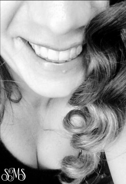 sharing-my-smile:  acw1012:  sharing-my-smile:  mischievouschivette:  http://sharing-my-smile.tumblr.com For black and white Wednesday  You do have a beautiful smile 👄. Thanks for sharing it with us on black and white Wednesday. 💋💋💋  Thank