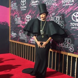 profoundsavage:  chi-dan:  theequeenpin:  candacedivine:  Erykah Badu and Jill Scott from the Soul Train awards.    They both straight up look like they’d be teaching at Hogwarts’ sister school in American.   Badu obviously would teach Divination.