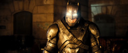 manextreme:  batmannotes:  NEW BATMAN V SUPERMAN TRAILER IS HERE! Watch below ⬇️   ⬇️   WN!!