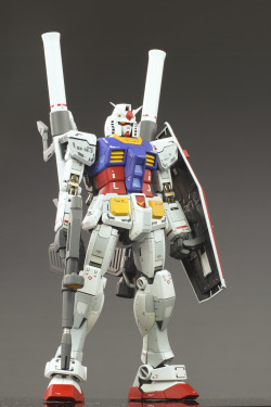 gunjap:  MG 1/100 RX-78-2 Gundam Ver.3.0: Latest Work by jhshock. Photo Reviewhttp://www.gunjap.net/site/?p=268043