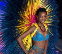 angolanbae:  stylemic:  Whoa. For the first time ever, a Victoria’s Secret model walked the runway with natural hair. Rather than bending to VS’s traditional beauty standards, 23-year-old Angolan model Maria Borges rocked the runway sans wig, weave
