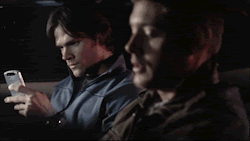 shanakisses:  Love how Dean doesn’t even glance his way. lol