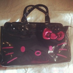 justalittlebit-daddy:  I feel like absolutely no one is surprised that my toy bag is Hello Kitty.