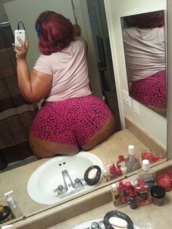 pearhub:  #bbw #booty #selfie  Enormous,Perfect,Fat, Fucking Ass !!! The pink leopard panties are perfect !!!