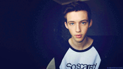 theiloveyousxx:  ewrin:  city-nvr-sleeps:  this is one of my favourite gifs on the internet  NOTES???   It was all so hot for a moment and then it was all so troye 