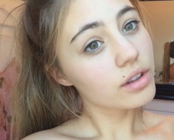 averagejoe74:    LIA MARIE JOHNSON LEAKED NUDE PICTURES Here are the leaked nude pictures of teen actress and internet cock tease Lia Marie Johnson.