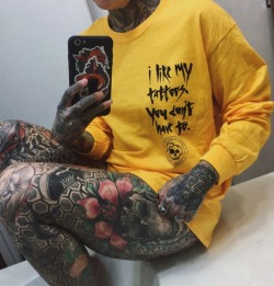 lilguz:..Tattooed people don’t care if you’re not tattooed.. #ilikemytattoosyoudonthaveto LongSleeves available at my online store 💛 5 color options to choose from!www.guzdesigns.com #notattoosdienaked® by Lil Guz.