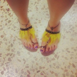 Hello precious #sandals :3 #legs #feet #feathers #yellow #me #purple #toes