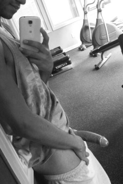 2hot2bstr8:  omfg now THIS is a gym selfie i’d like to see more of!!!!!!!!!! what a beautiful cock….it is just screaming “suck me now” mmmmmm, love it♡♡♡ 