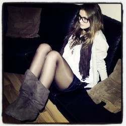 #sexy #girls #glasses #woman #women #teens #brunette #brune #legs #legs_real #real_legs #feet #feetfetish #fetichiste #pied #hose #tights #stocking #pantyhose #collantnoir #collant