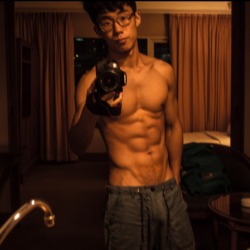 vernonlqchan:  Chinese sexy fitness twink shows his big cock!