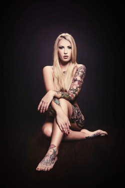 tatoo-girls:http://www.inked-model.com 1000+ photos of tattooed models