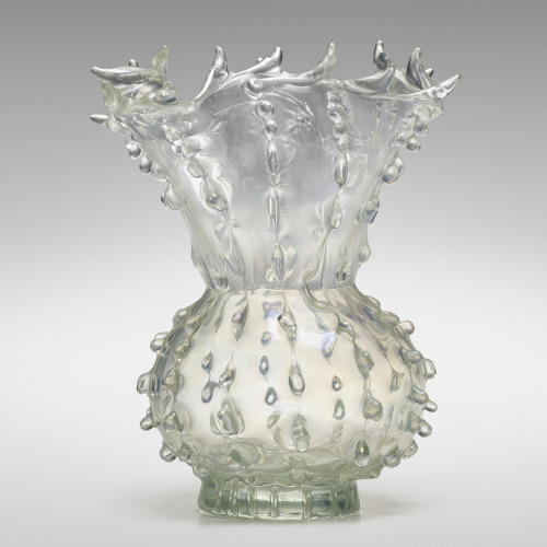 ortut:Ercole Barovier - Medusa vase, c. 1938(Iridized glass with applied details)