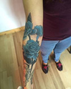 #Tattoo #tatuaje #tattoos #tatuajes #rosa #rose #tatu #tatus #blue #azul #brazo #arm #black #negro #mandala #muñeca #lineas #línea #line #lines #venezuela #lara #barquisimeto