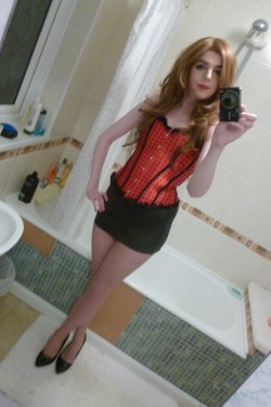 lucy-cd:  Pictures  Love this outfit, really shows off that figure I love so much. Looks stunning &lt;3