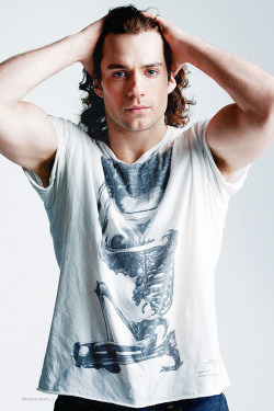 capbuckyang:  A 26 year old Cavill with LONG CURLY HAIR!!!!!!!