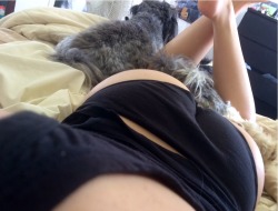 inteligasm:  pussywag0n:  Buns and puppies  I want to touch this butt 