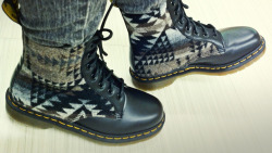 inthemourning-:  finally, after a month of waiting, my new boots are here! :) 