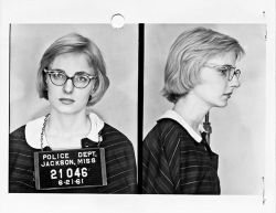 notinthehistorybooks:lovelyfantasticpeace:Margaret Leonard, 1961Margaret, a 19 year old student at Sophie Newcomb College, was the first white Southerner to participate in the Freedom Rides. Her mother, a progressive columnist for the Atlanta Journal,