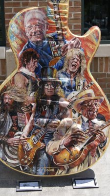 i-am-your-rocket-queenx:  One of the many Gibson guitar art located around Waukesha WI Les Pauls hometown.