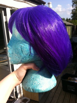 cerys-makes-stuff:  So I bought a wig for a humanised Cyclonus cosplay for AA And whilst the wig feels great and is super thick and lovely, it had this plasticy as hell shine to it that i hated So, going from other suggestions I’d seen on the internet,
