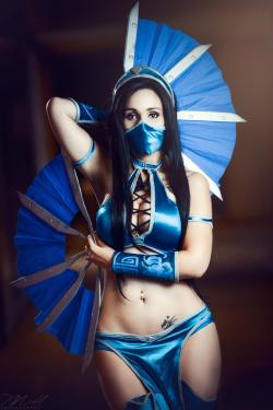 cosplayblog:  Submission Weekend! Kitana from Mortal Kombat  Cosplayer/Submitter: Lady Kaylee [FB / IN]Photographer: MH Photography Submitter’s  Comment: This was taken during the final day of NYCC sunday evening with the marvelous MH Photographer.